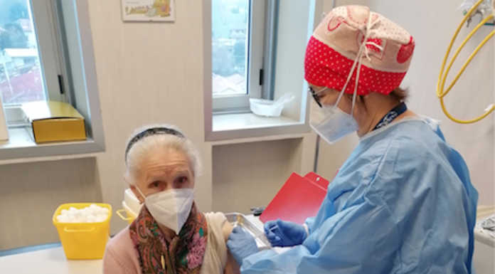 Terzo giorno di vaccini anti Covid per over 80: le foto dall’ospedale di Merate Vaccino anti Covid over 80