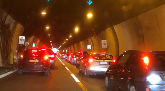 Esodo estivo: sarà un fine settimana da bollino nero anche sulla SS36 Code Traffico SS36 Galleria
