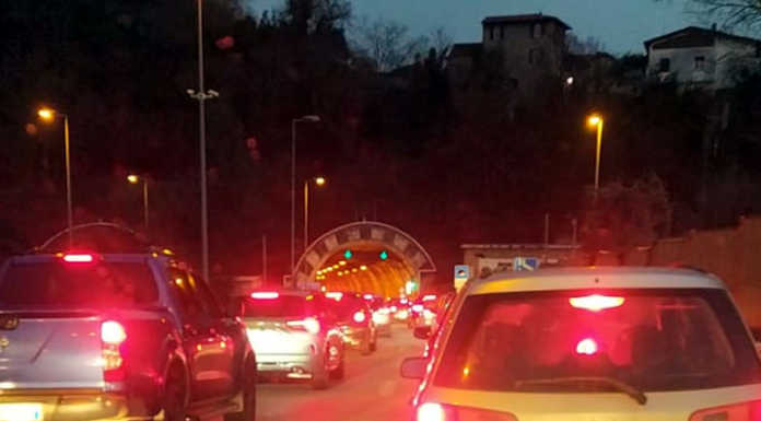 SS36 ancora al collasso, code verso Milano, ma tutta Lecco è bloccata Code SS36 Traffico