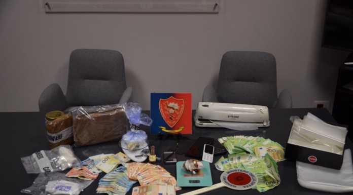 Magazzino della droga a Varese: 2 kg di cocaina sequestrati, un arrestato