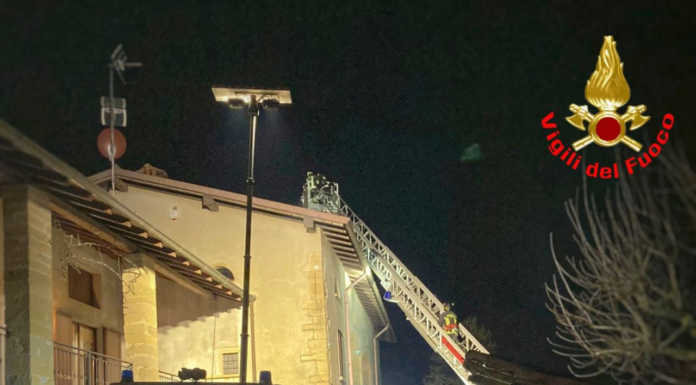 Viganò, incendio in cascina, intervengono i Vigili del Fuoco