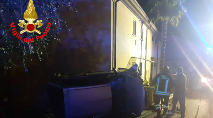 Chiuso. Incidente nel cuore della notte, auto si ribalta in via Morazzone incidente chiuso