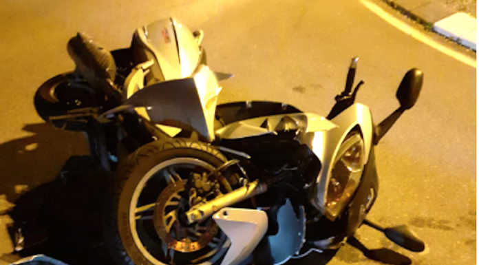 Airuno, incidente tra un’auto e una moto alla rotonda davanti all’oratorio