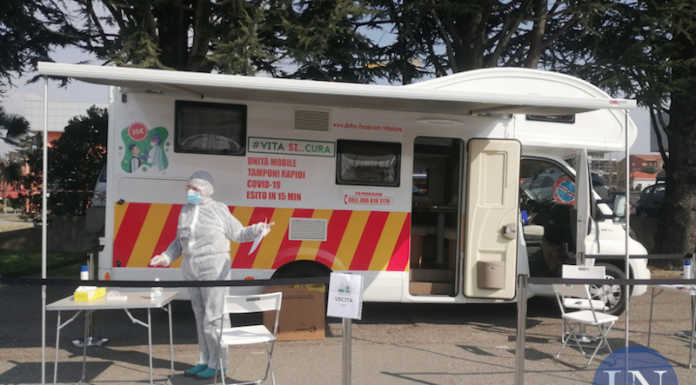 Tamponi rapidi, prima tappa a Cernusco del camper dei ‘farmacisti’