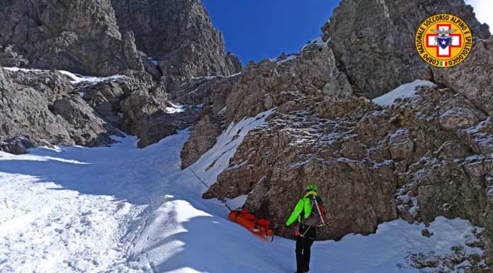 Prima neve in montagna, il Soccorso Alpino: “Prudenza e massima attenzione” Soccorso alpino Triangolo Lariano esercitazione Grignetta