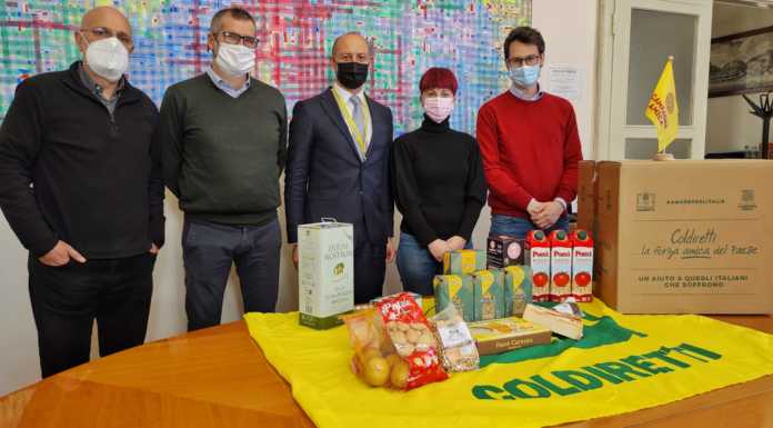 Coldiretti dona 300 kg di pacchi alimentari a Lecco, destinati ai bisognosi