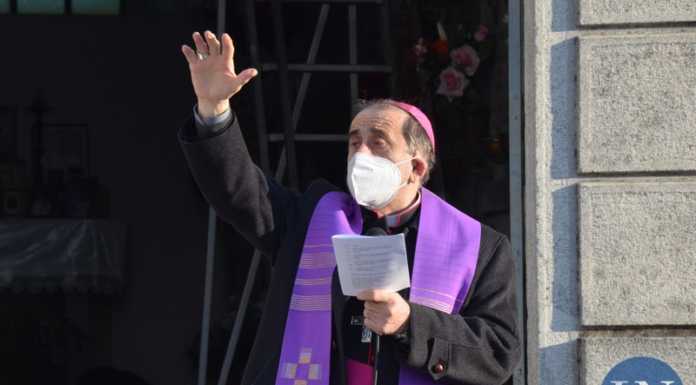 Lecco. Monsignor Mario Delpini in basilica di San Nicolò per la consegna degli Oli Santi