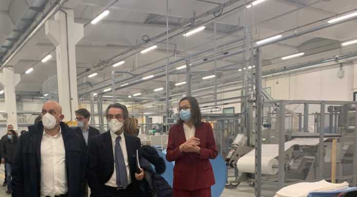 Api Lecco Sondrio. Attilio Fontana in visita alla Dispotech di Gordona Massimo Sertori, Attilio Fontana e Monica Mortarotti