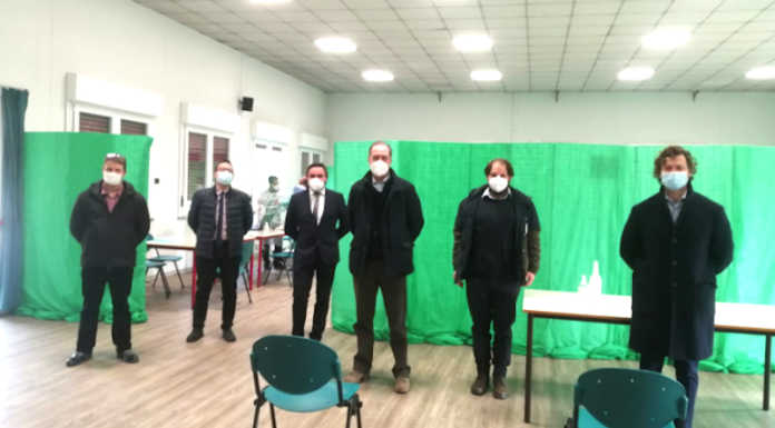 Olgiate: oggi chiude il centro vaccinale, ma i sindaci non si arrendono