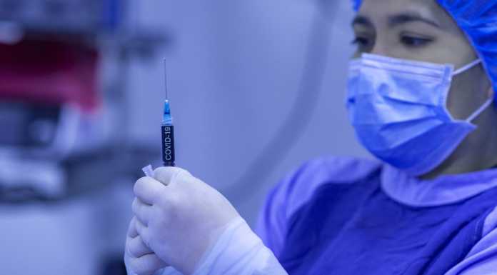 La storia di Tamara: “Vaccinata perché sono insegnante e non per la mia malattia” vaccini