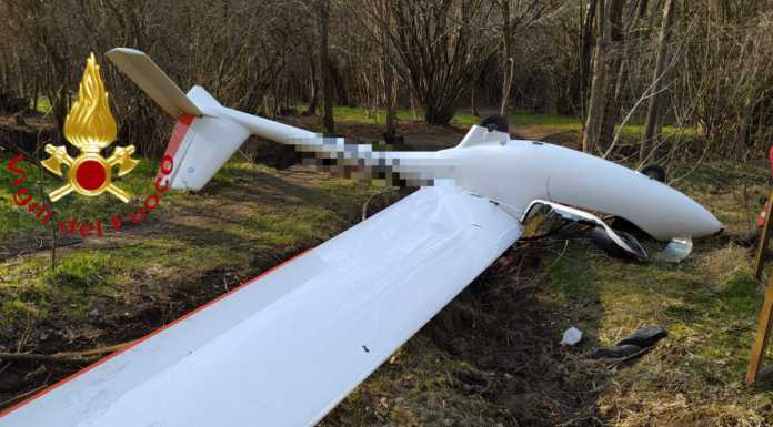 Incidente ad Alzate Brianza, aliante precipita nei boschi, grave il pilota