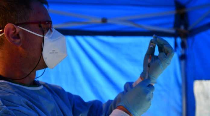 Vaccinazioni Covid: “Mia madre, ultranovantenne e non deambulante, lasciata senza informazioni” Vaccinazioni