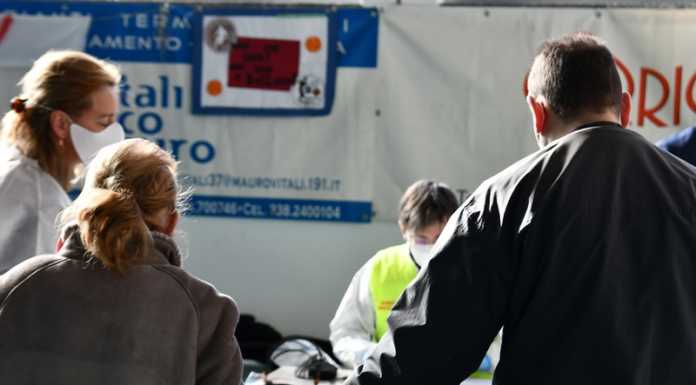 Prenotazione vaccino: chiuso il portale di Aria, attivo per gli over80 quello di Poste