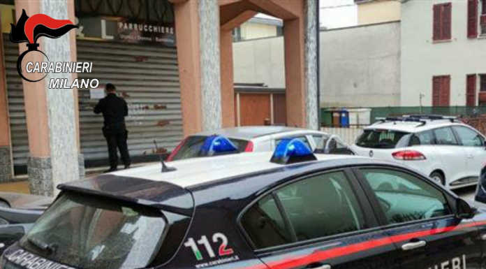 Aperto nonostante il divieto: nei guai un parrucchiere, sanzionate le clienti