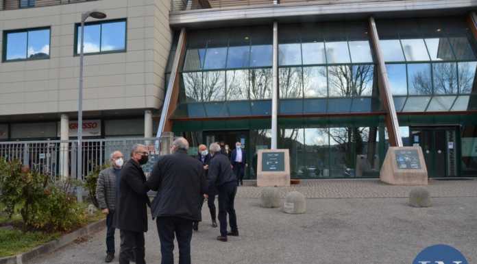 Per vaccinare gli anziani al Palataurus, Il Comune lancia una raccolta fondi