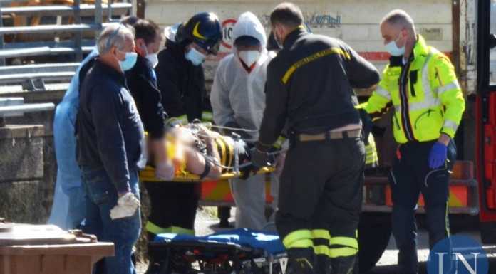 Incidente sul lavoro: schiacciato da un camion, operaio soccorso in gravi condizioni