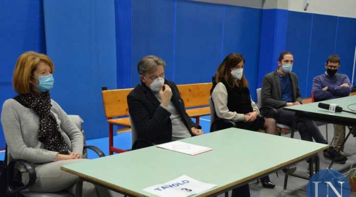 Mancano i vaccini, resta chiuso il centro a Calolzio. I sindaci: “Siamo pronti, fate in fretta”