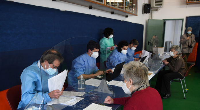 Mandello, chiude il punto vaccini. Intanto gli over70 ‘dirottati’ a Barzio