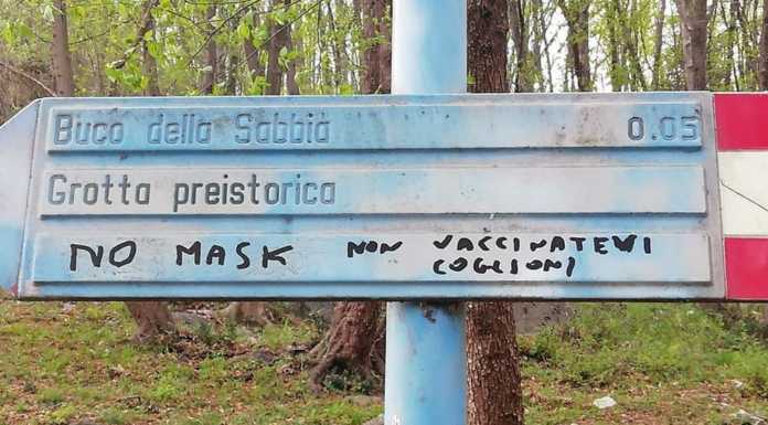 Slogan “no vax”: i vandali imbrattano la segnaletica sul Cornizzolo