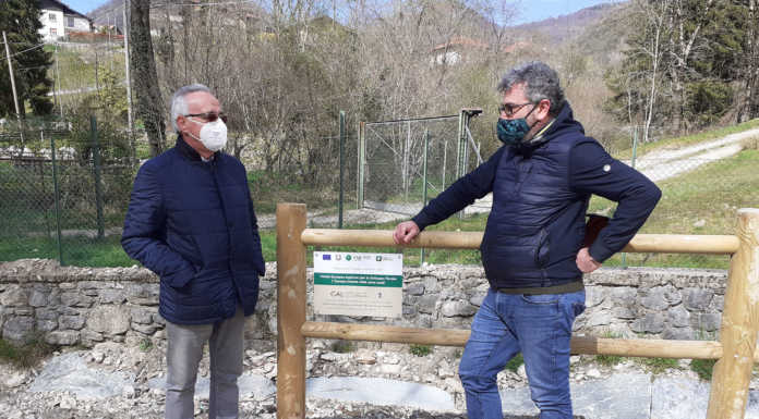 Grazie al Gal Quattro Parchi recuperate 10 strade della viabilità antica Carenno, strada la piazza. Piergiorgio Locatelli presidente GAL e Dante Spinelli direttore GAL