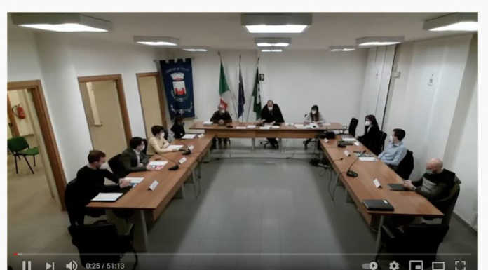 Calco, polemica per la mozione sul centro vaccinale. La minoranza diserta il Consiglio