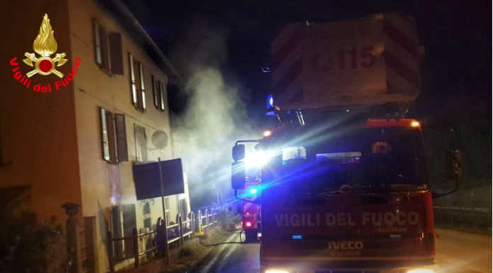 Calco, grave incendio in un’abitazione: un uomo salvato dalle fiamme