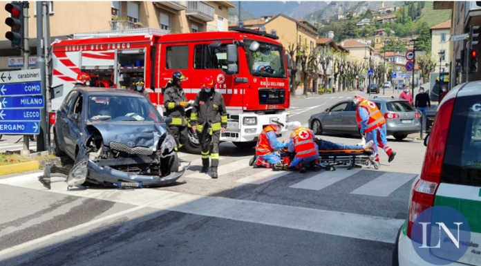 Calolzio: scontro tra due auto all’incrocio del centro
