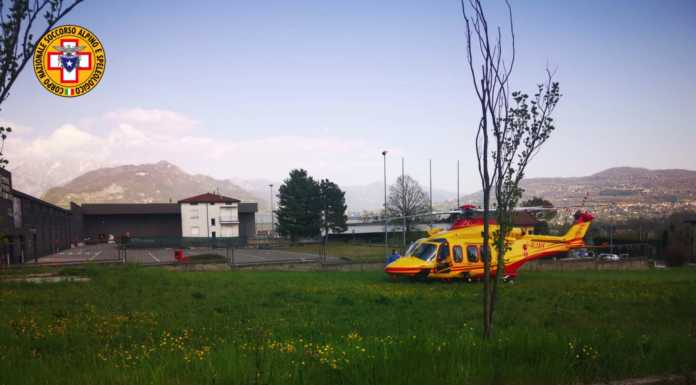 Suello. Scivola nel bosco, 70enne elisoccorsa con un trauma cranico