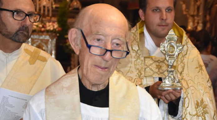 Barzio piange don Alfredo Comi per 41 anni parroco del paese