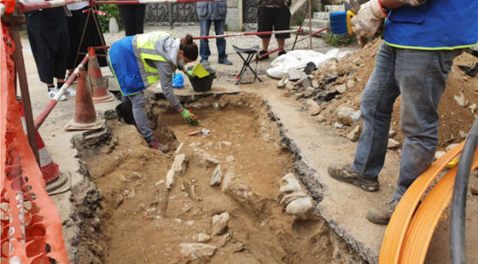 Olgiate, dagli scavi per la fibra ottica emerge… una tomba del X secolo Resti archeologici a Olgiate Molgora