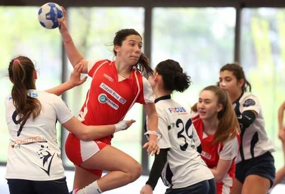 Pallamano femminile. L’Under17 del Molteno vince la sfida contro il Cassano