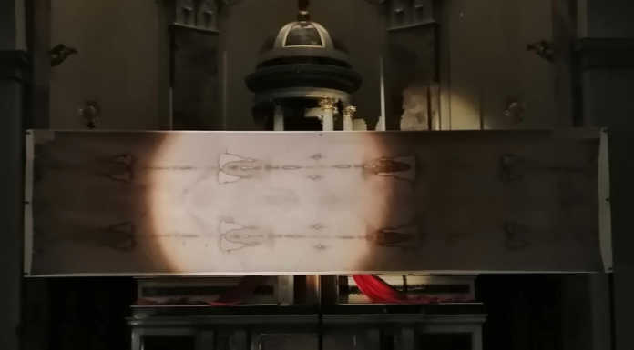 Monte Marenzo. Esposta in chiesa una copia della Sacra Sindone Sacra Sindone