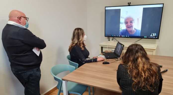 Lecco. L’Auser inaugura la telefonia sociale in videochiamata