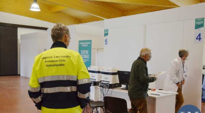 Terza dose, Regione: “Pronti a vaccinare tutti i lombardi over18”