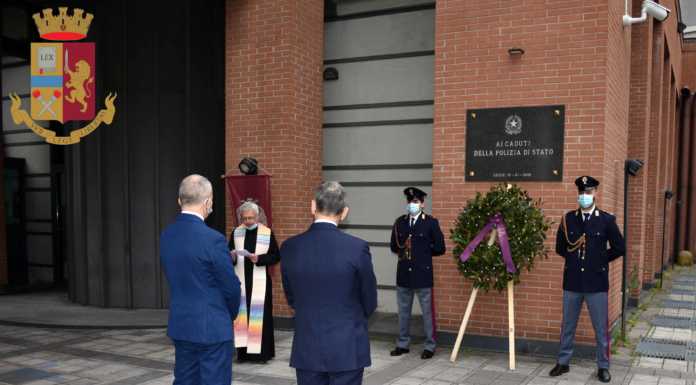 La Polizia celebra il 169° della Fondazione. Cerimonia in Questura, encomi agli agenti festa polizia questura lecco