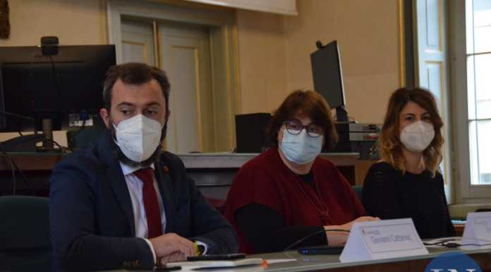 Lecco. Navette gratis verso la montagna: “La sfida è costruire una nuova mobilità” Gli assessori Giovanni Cattaneo e Renata Zuffi e il vice sindaco Simona Piazza