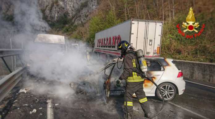 Incidente sulla nuova Lecco-Ballabio: auto in fiamme e strada chiusa incidente sulla nuova lecco ballabio