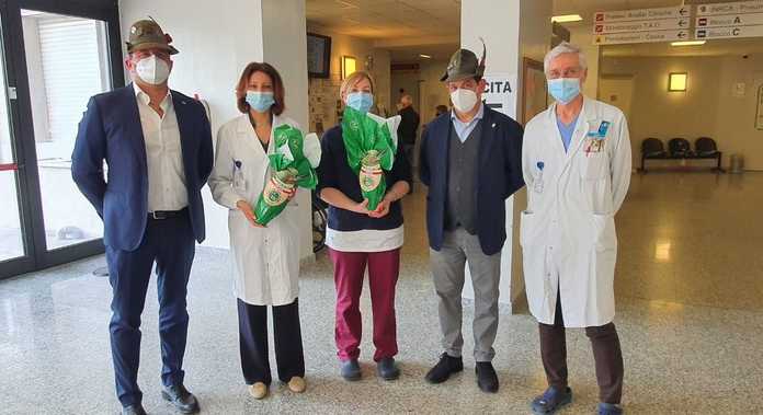 Ospedale. L’uovo dal cuore alpino per i bimbi ricoverati a Lecco e Merate