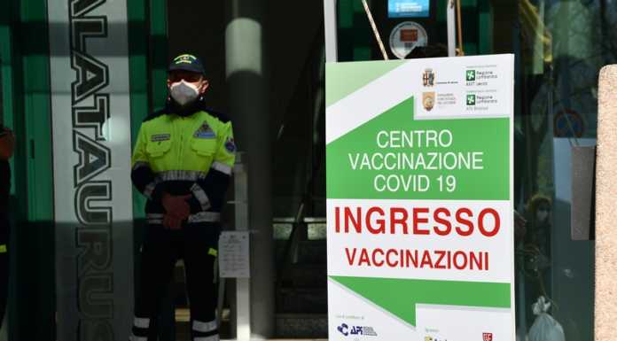 Vaccini, può prenotarsi la fascia 70-79 anni. Da venerdì i soggetti fragili e disabili