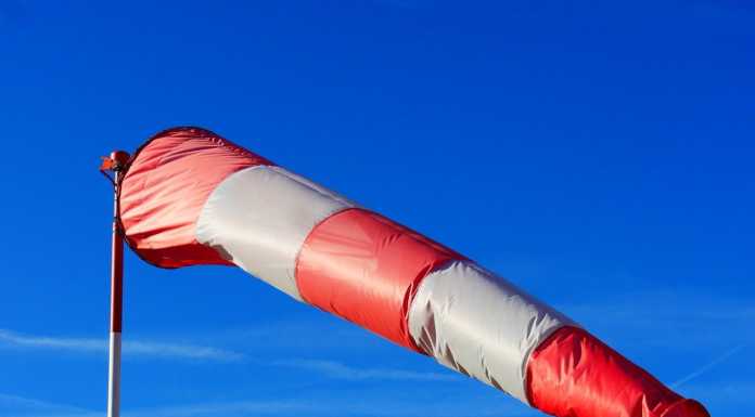 Vento forte, ‘codice rosso’ per rischio incendi boschivi e calo delle temperature