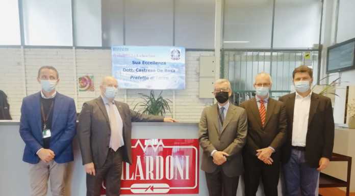 Mandello, visita del prefetto alla Gilardoni Raggi X prefetto gilardoni raggi x