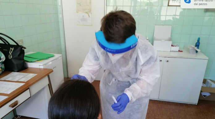 Covid. Da oggi due test antigenici rapidi gratis al mese per ragazzi da 6 a 13 anni