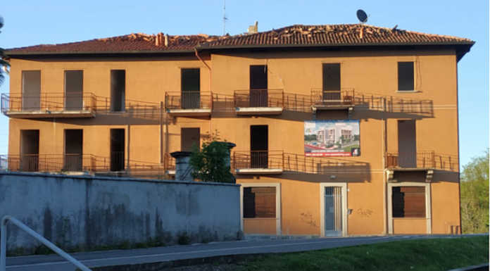 Cernusco, Ifnc denuncia: “Tegole sparse sul tetto. Il Comune imponga la messa in sicurezza”