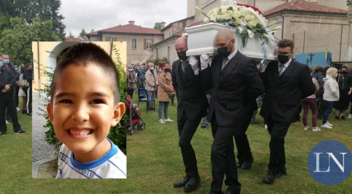 Cernusco, lo straziante addio a Gioele: “Piccolo uomo, eri più che speciale” Funerale Gioele Petza