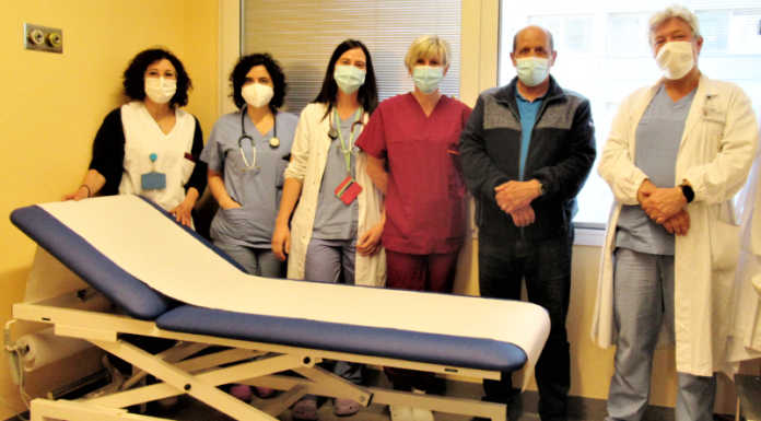 La Polisportiva Monte Marenzo dona un lettino al dipartimento di oncologia Consegna lettino pol monte marenzo oncologia