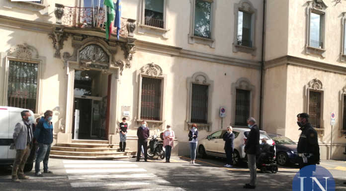 Merate: un minuto di silenzio e serrande abbassate per il piccolo Gioele