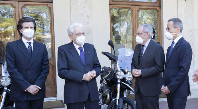 Moto Guzzi da Mattarella, due nuove V85TT per i Corazzieri Moto Guzzi V85TT al Quirinale 02