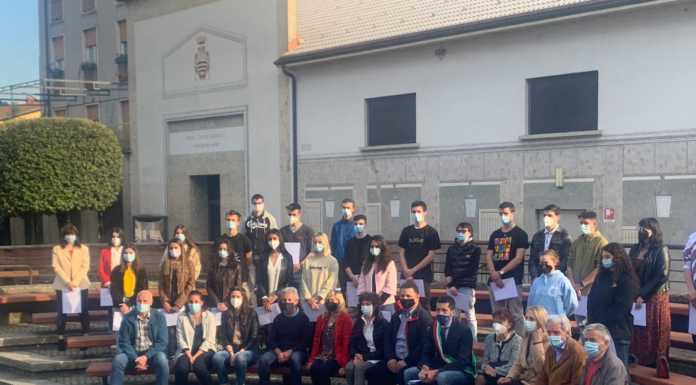 Mandello, 25 studenti premiati dal Comune con la borsa di studio borse di studio mandello (1)