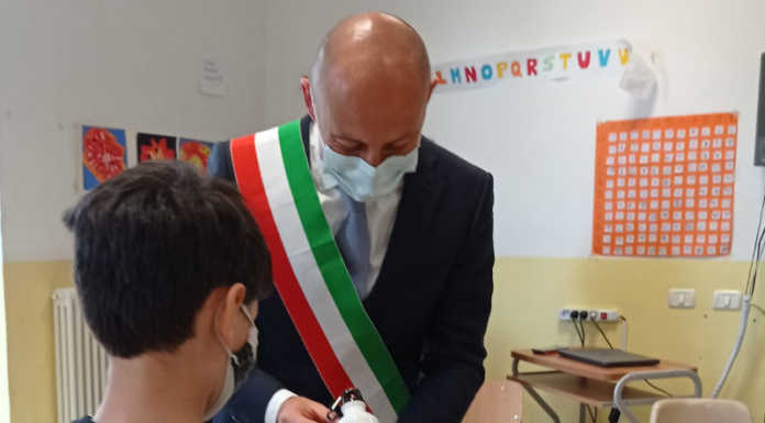 Borracce per tutti i bambini delle scuole, una scelta di sostenibilità ambientale consegna borracce scuola lecco