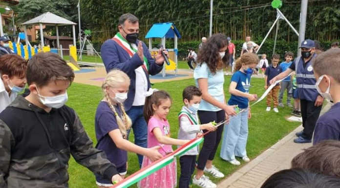 Dervio, i bimbi inaugurano il nuovo parco giochi: “Festa che segna la ripartenza” inaugurazione parco giochi dervio 2021